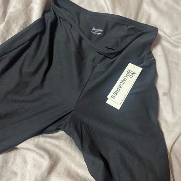 No Boundaries Black Flared Leggings - Picture 3 of 4